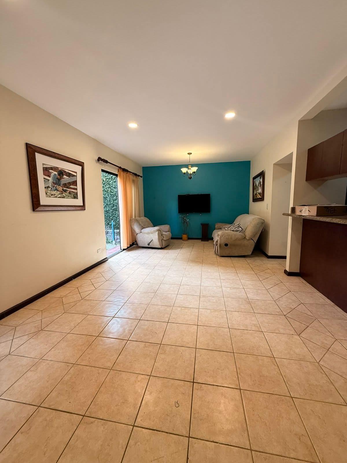✨Precio: $230.000
✨Medida: 206m2
Casa de dos plantas
- 3 Habitaciones (principal con walking closet)
- 4 Baños completos + 1/2 Baño de visitas
- Cuarto de servicio
- Sala
- Comedor
- Cocina
- Patio de pilas
- Patio Verde
- Balcón
- Bodega
- Sala de TV
- 2 Parqueos
- Tanque de agua de almacenamiento
Amenidades:
- Piscina
- Rancho
- Play de niños
- Seguridad 24/7
Marina Vasquez
Cel: 8412 4621
Inmobiliaria Valencia
Pag web: https://www.gpovalenciacr.com/
cod 189A